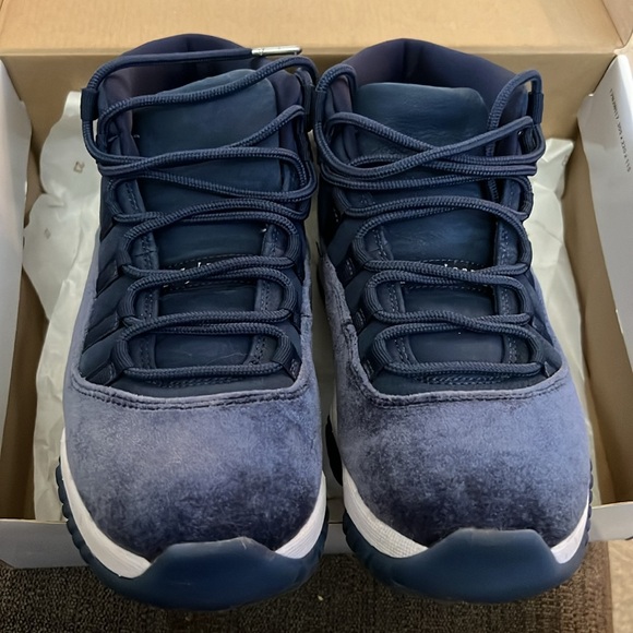 Women’s Air Jordan 11 Retro - Used! 🤩🤩🤩 - Picture 2 of 6